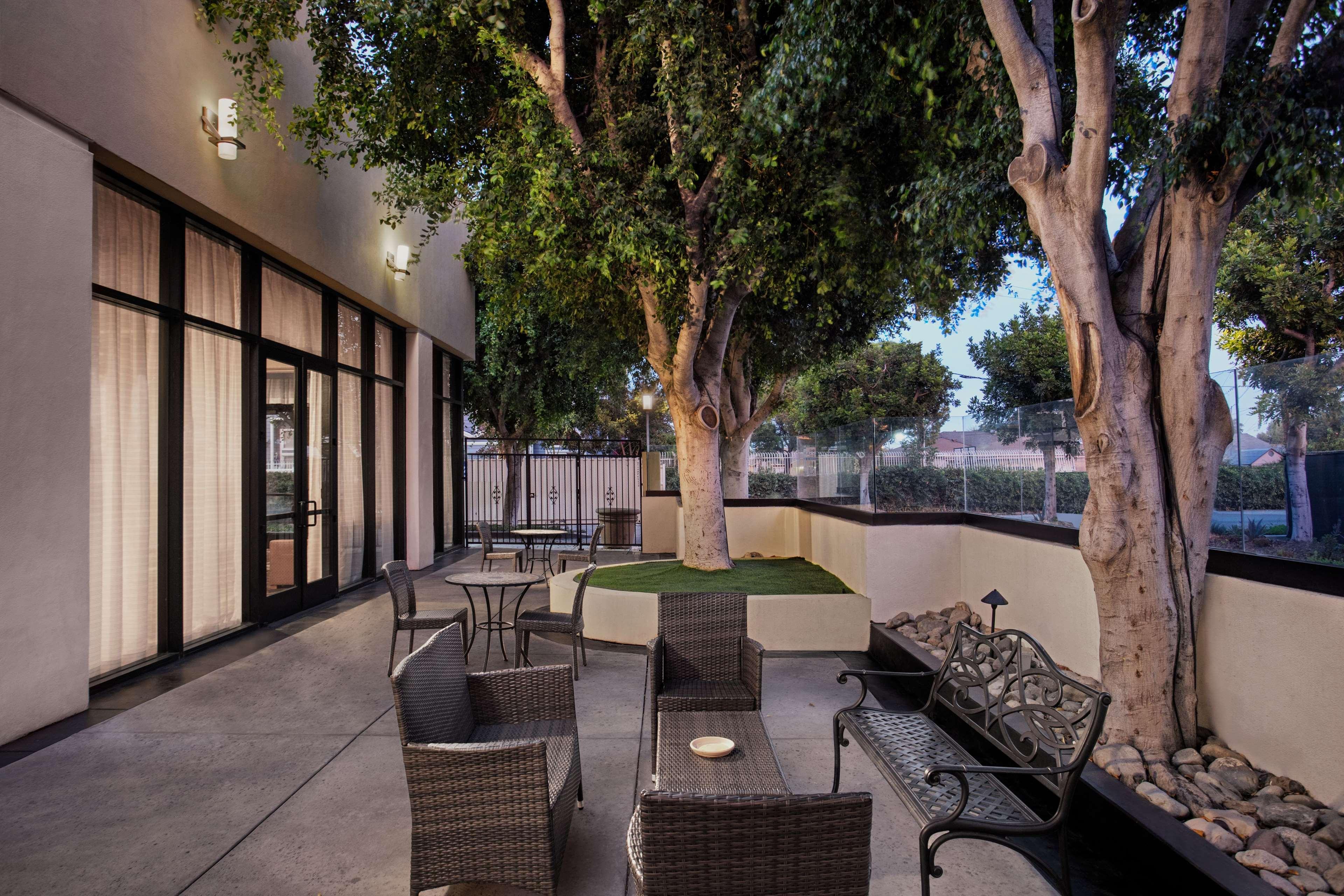 Doubletree By Hilton Los Angeles Норуолк Экстерьер фото